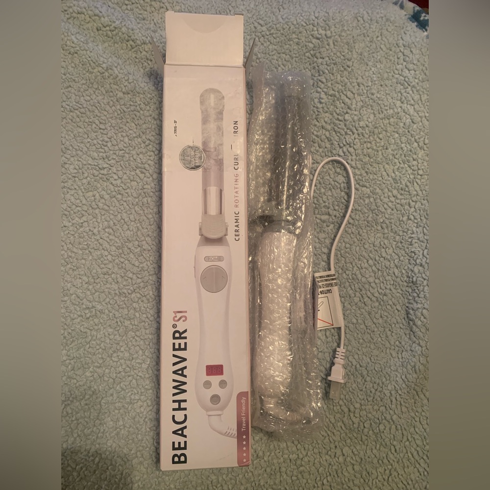 Brand new, never used Beachwaver S1 Dual Voltage Rotating Curling Iron